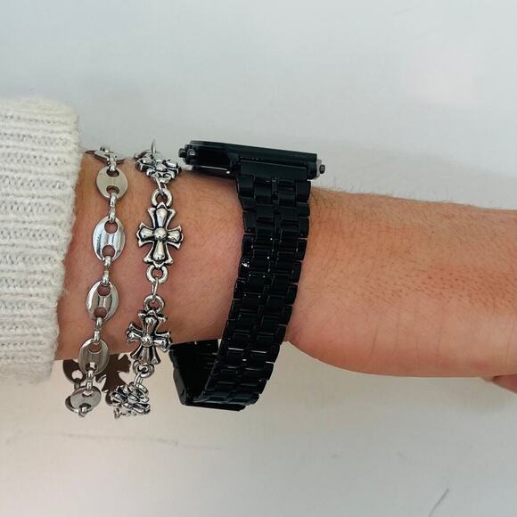 Casio Digital Watch Black Silver Accents Unisex Retro Y2K Quartz New - Picture 8 of 10